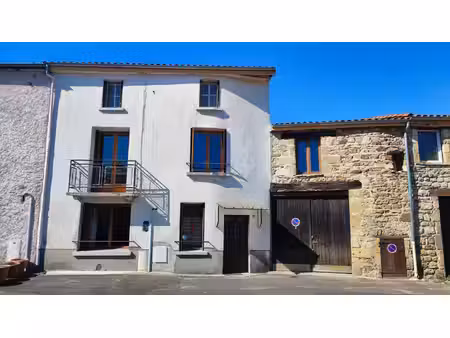 maison de bourg avec grange attenante et fort potentiel!