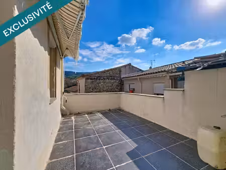 une spacieuse maison de village de 116 m² avec terrasse tropézienne et beaux volumes au cœ