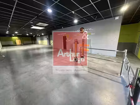 location commerce troyes 10000 530m²