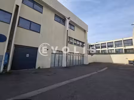 location entrepôt palaiseau 91120 669m²