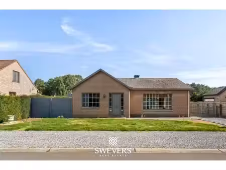 te renoveren gelijkvloerse bungalow met 3 slaapkamers