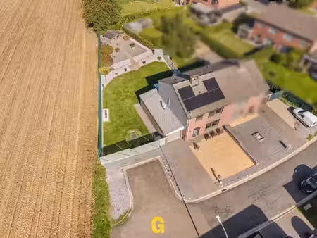 netjes gerenoveerde halfopen woning op 6a 06ca  grenzend aan landbouwgebied