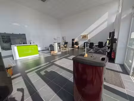 location commerce criquebeuf sur seine 27340 120m²