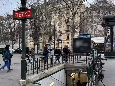 location commerce paris 75016 74m²