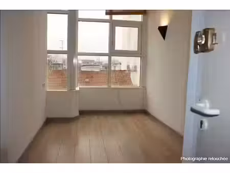 location local commercial 60m2 pau 64000 - 610 € - surface privée