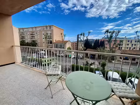 location appartement 1 pièces 29m2 hyères 83400 - 590 € - surface privée