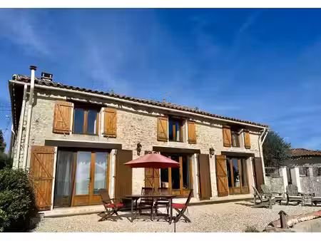 deux maisons avec piscine  jacuzzi  grande grange et vue sur la campagne