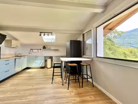 hauteur annecy-le-vieux - t5 de 115 m2 rénové - cave - 2 parki