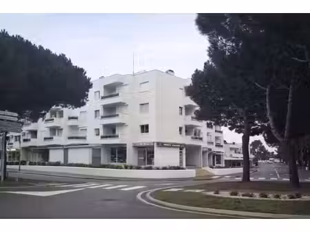 local professionnel à vendre les mathes 2 pièce(s) 39m2 205 000€