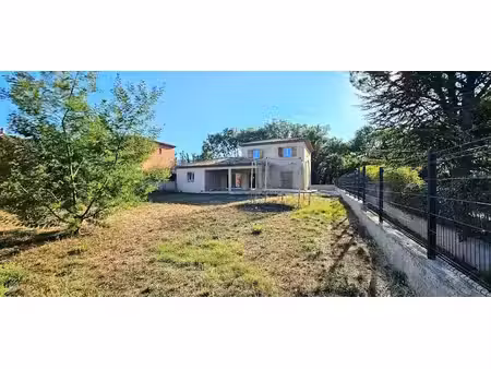 location villa 5 pièces 134.58 m² à gonfaron (83590)  1 500 €