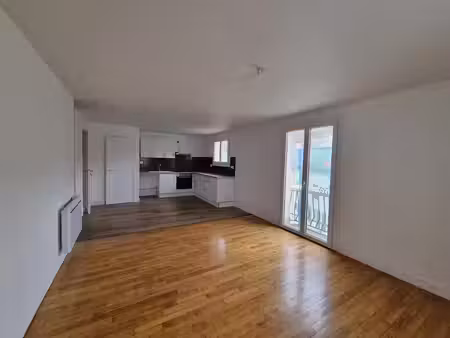 location appartement 2 pièces 45m2 saint-geniez-d'olt et d'aubrac 12130 - 400 € - surface 