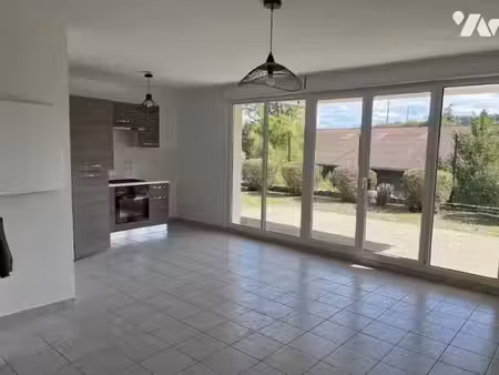 location appartement 2 pièces 46 m² à baume-les-dames (25110)  510 €