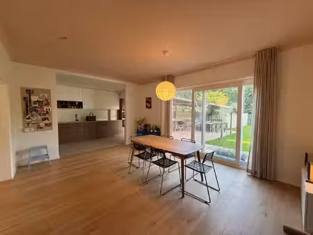 gerenoveerde  gezellige en lichtrijke instapklare woning in het centrum