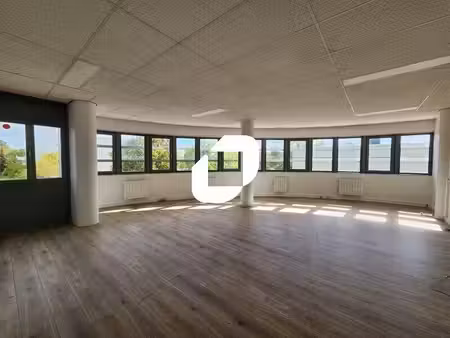 location bureaux poissy 78300 50m² à 743m²