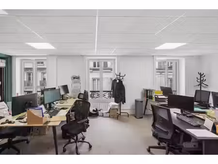 location local professionnel 214m²