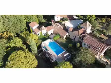 propriété avec piscine et jardin puy-l’evêque (46)
