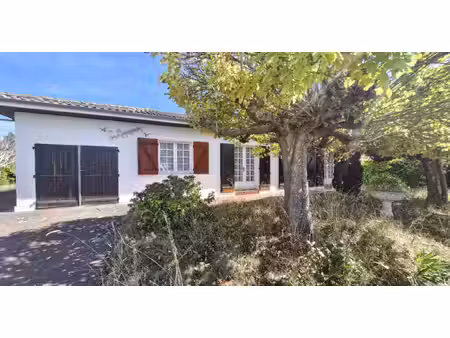 maison de plain-pied dans quartier residentiel proche bourg