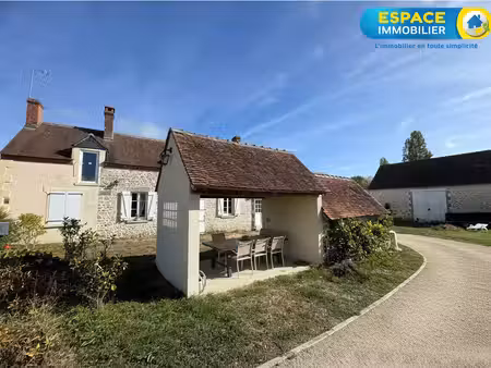 corps de ferme de plain-pied d'environ 124 m2 avec 5 746 m2
