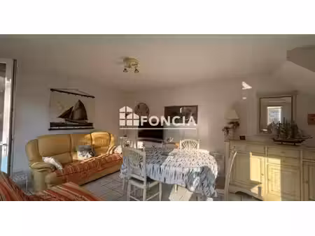 a quelques mètres de la plage de la parée !