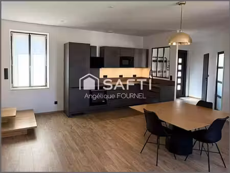 duplex de 96 m² entièrement rénové avec parking couvert - centre de luzinay