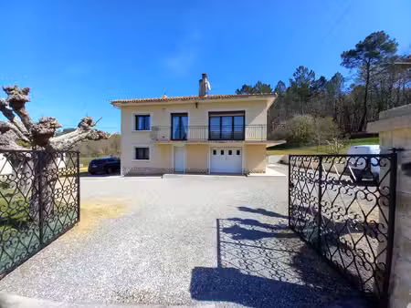 exclusivité - maison avec jardin clos de 2000 m2 et dépe