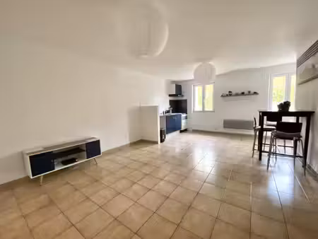 appartement t2 à 5 minutes de vaison - la- romaine