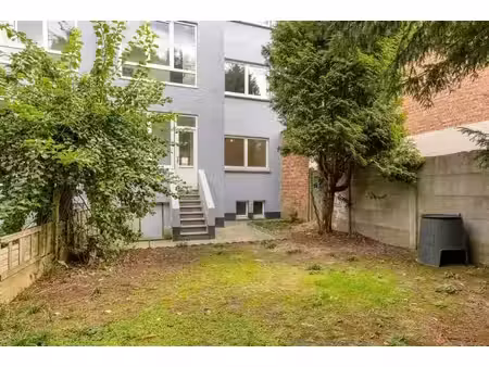 appartement rénové avec jardin idéalement situé