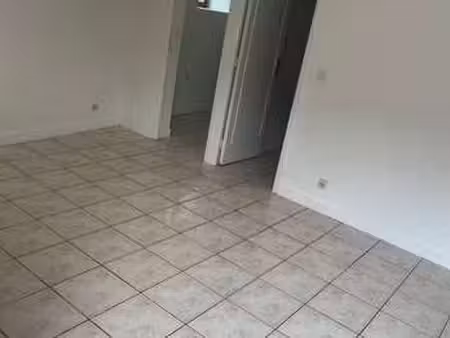 location appartement 2 pièces à villeneuve-sur-yonne (89500) : à louer 2 pièces / 30m² vil