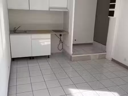 location appartement 2 pièces à villeneuve-sur-yonne (89500) : à louer 2 pièces / 30m² vil