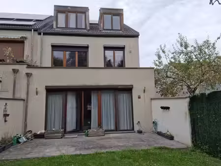 spacieuse maison de 225 m² à vendre dans un cadre verdoyant