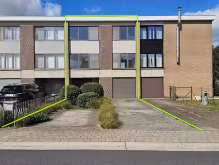 eéngezinswoning in burst - met 3 slaapkamers en garage aa...