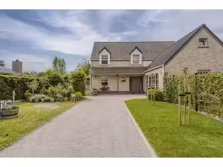 villa de campagne moderne avec piscine et epc a à ten ede