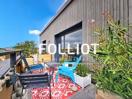 dernier étage 3 pièces de 75 m² avec terrasse de 50m² et double garage à douvres-la-délivr