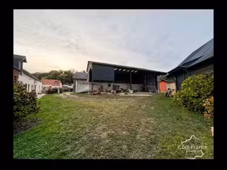 02120 petite fermette de caractère dans un village calme