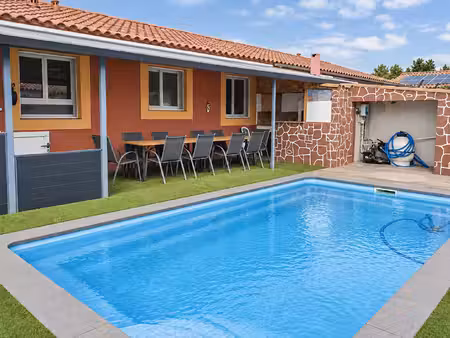 villa plain-pied  3 chambres  piscine  garage et dépendance attenante