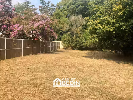 terrain 597 m²
