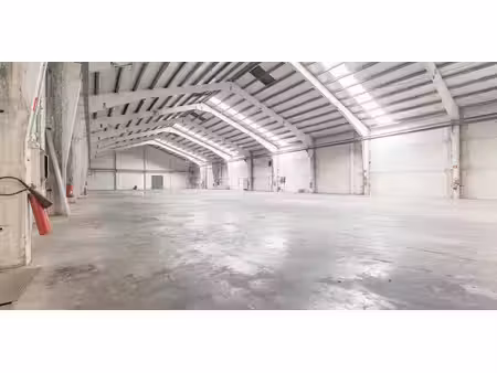 bâtiment d’entreprise à louer à wavre pour € 2.900
