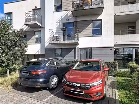 dans une petite copropriété - 2 chambres avec garage et cave