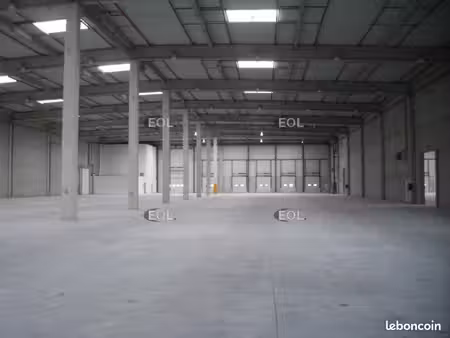 local logistique  bureaux 10 177 m²
