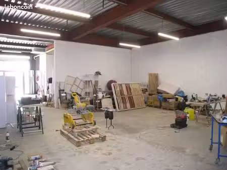 local industriel 600 m²