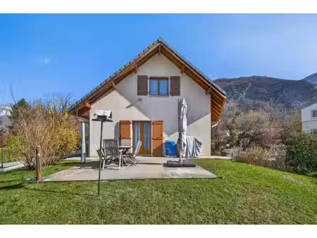 maison de luxe à vendre à challes-les-eaux