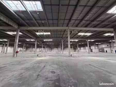 local logistique 32 073 m²