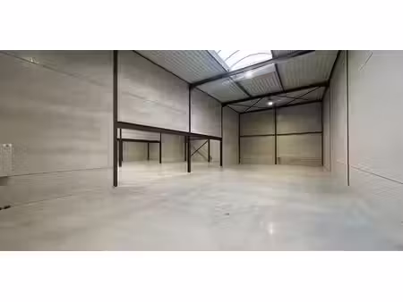 bâtiment d’entreprise à louer à zandhoven pour € 3.167