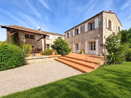 aux portes d'angouleme belle maison de caractère de 280m2 ha