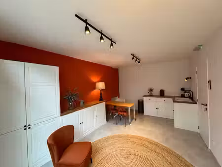 bureau rénové & meublé à schaerbeek