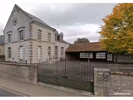loue local les montils