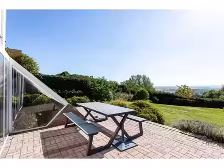 à rénover  maison dans un emplacement unique avec une vue...