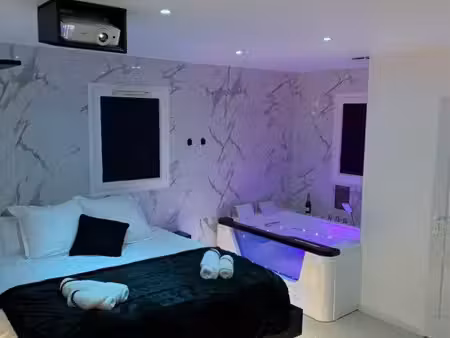 appartement avec jacuzzi privatif  rénovée 2024 - casteljaloux  face au lac