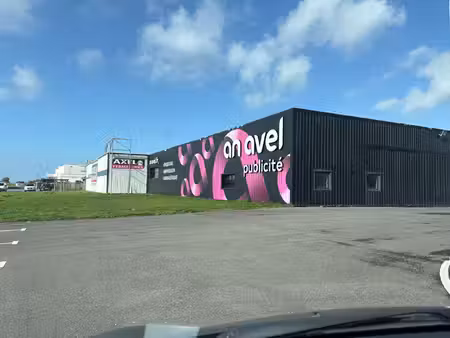 location local commercial