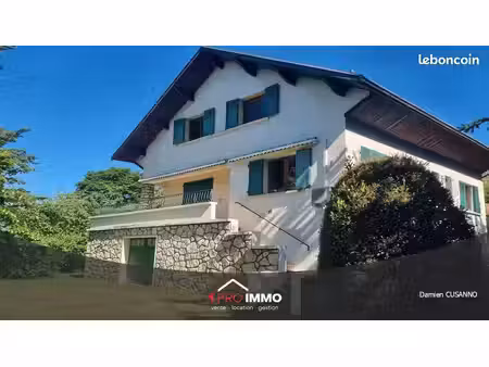 maison 9 pièces 221 m²